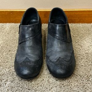 Born Charcoal Grey size 11 Ankle booties